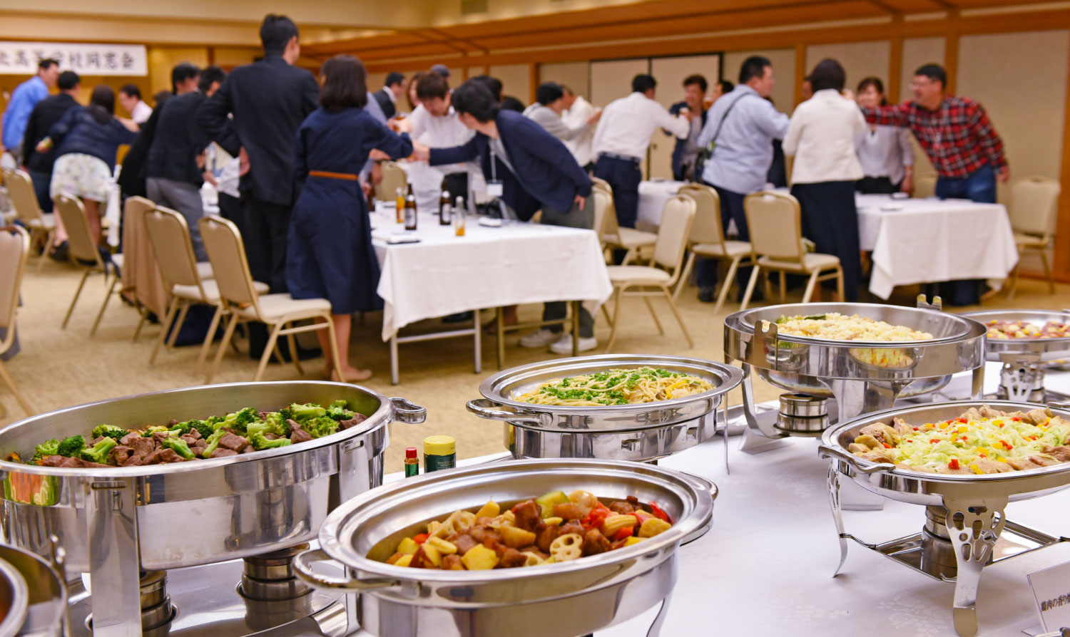 ホテル伊豆急で催した同窓会のにぎやかな様子