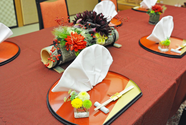 ホテル伊豆急 「沙霧の間」和会食の席