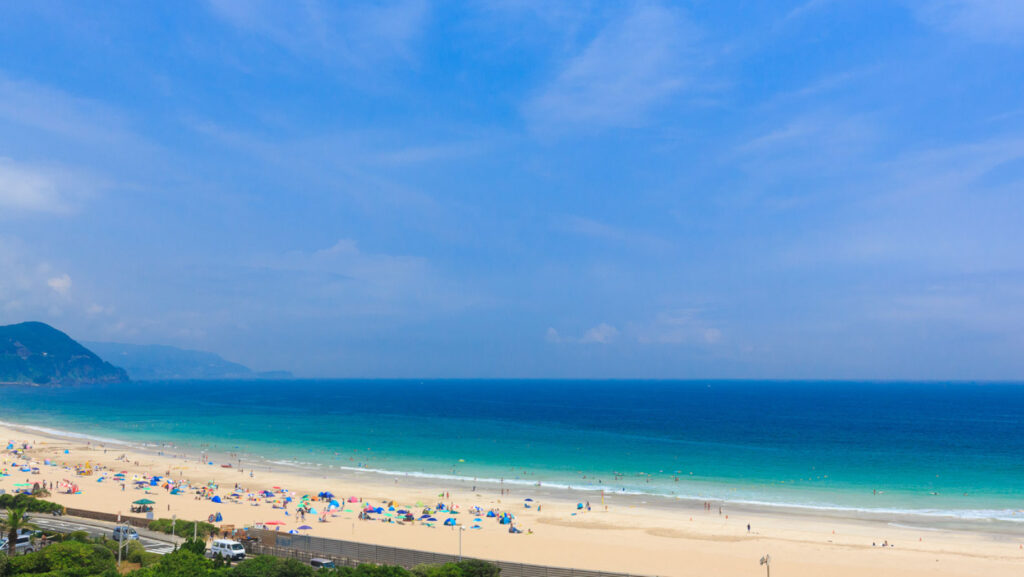 白浜海水浴場の砂浜と青い海